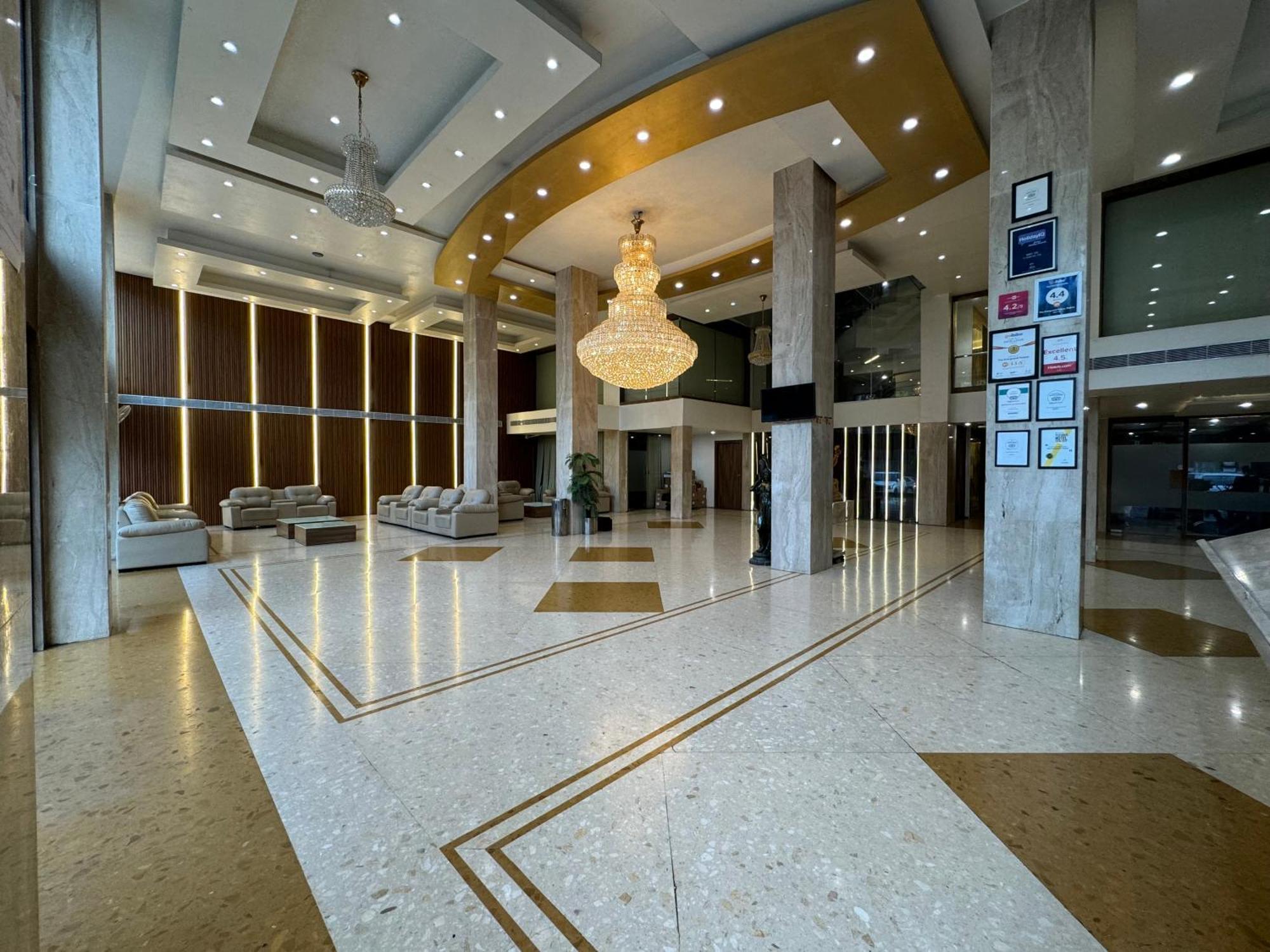 Hotel The Evergrand Palace Rajkot Eksteriør bilde