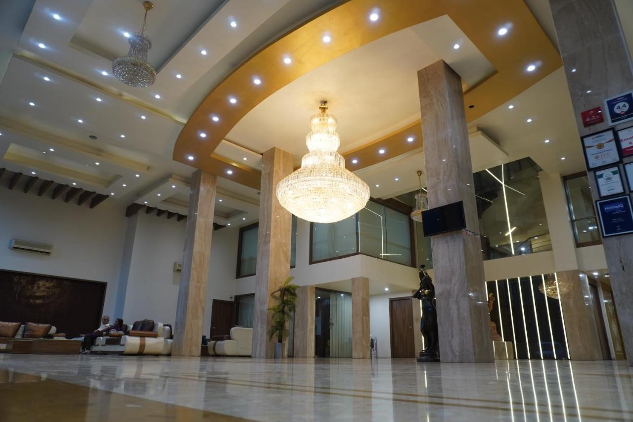 Hotel The Evergrand Palace Rajkot Eksteriør bilde