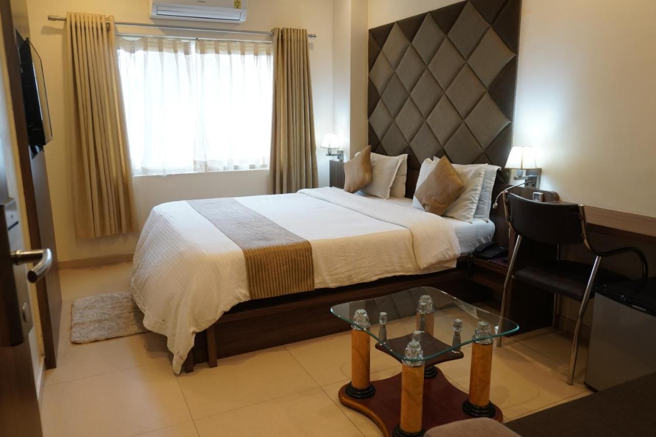 Hotel The Evergrand Palace Rajkot Eksteriør bilde